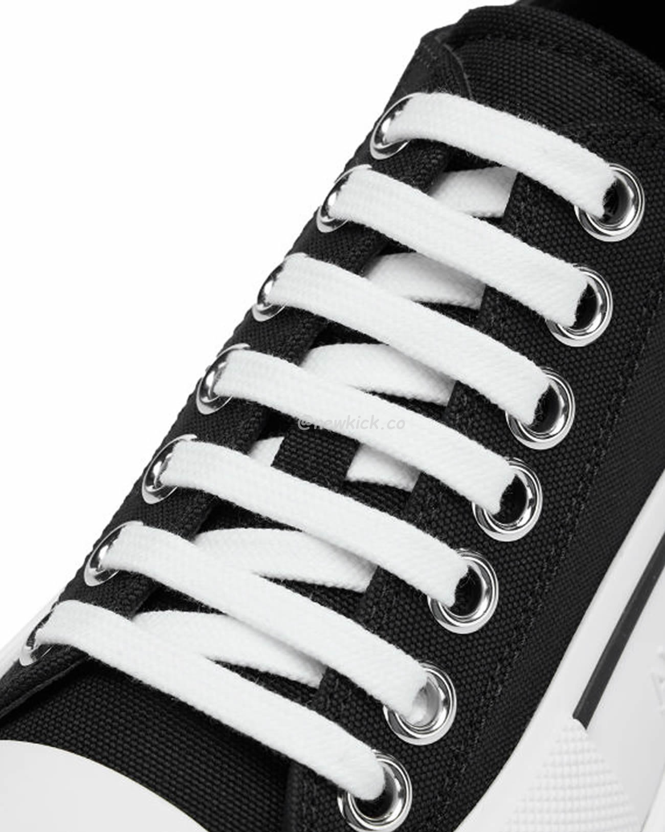 Alexander Mcqueen Tread Slick Low Lace Up Black White (6) - newkick.vip